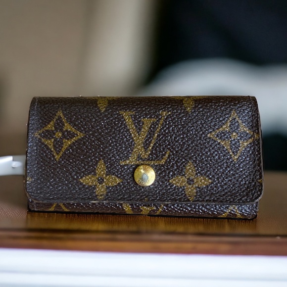 Louis Vuitton Accessories - Authentic Louis Vuitton classic monogram canvas 4 keyholder brown gold
